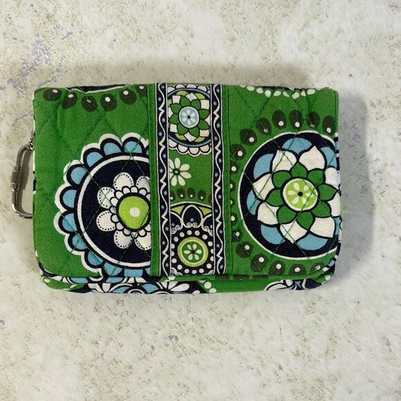 Vera Bradley Cupcake Green Quilted Wallet - Picture 1 of 5